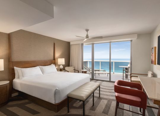 King Bed Premium With Ocean Front Balcony