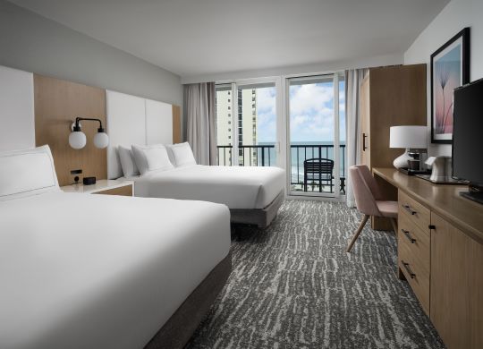  Pokoj se dvěma lůžky a balkónem s výhledem na pláž