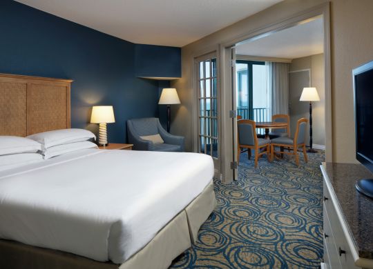 Kanepe ve TV ile yatak