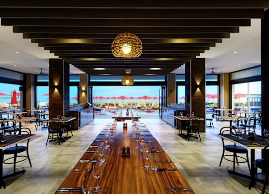 Koro Restuarant with large tables and seating.