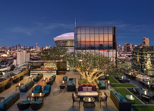 Bar sur le toit Three Sixty