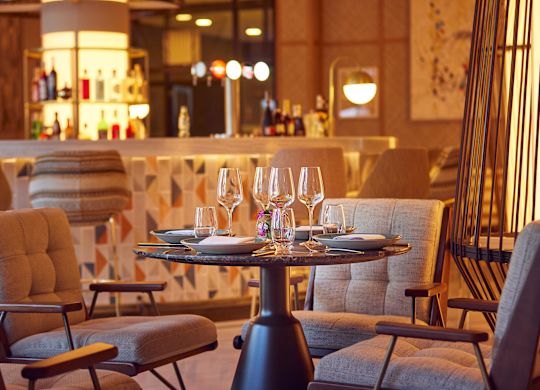 Mese și băuturi Restaurant și bar Alma