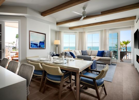 Sala de jantar do Loft de frente para o mar