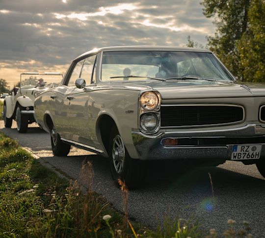Una selección de automóviles antiguos