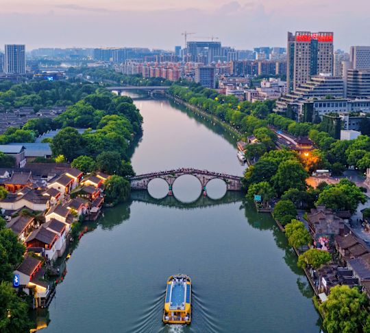 Il Canal Grande di Pechino-Hangzhou è il canale d'acqua artificiale più lungo del mondo, che si estende per circa 1.794 chilometri da Pechino a Hangzhou