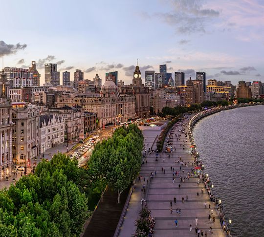 The Bund, ett strandområde och ett skyddat historiskt distrikt i centrala Shanghai