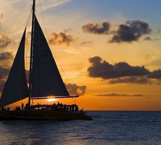 Bateau au coucher du soleil