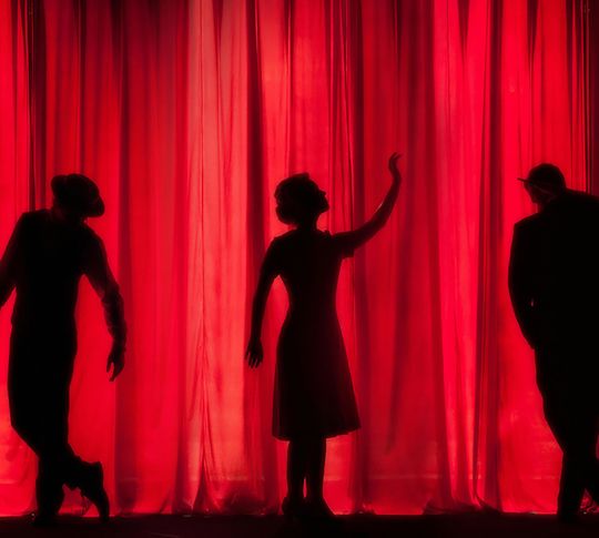 Golden Gate Tiyatrosunda Sahne Yapan Kişiler