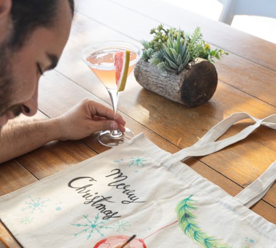 Noel için Dekorasyon Yapan Adam