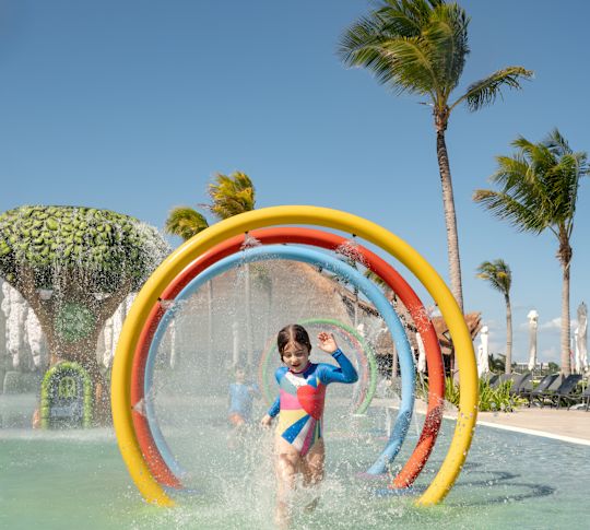 Açık Havada Havuzda Kız Playig