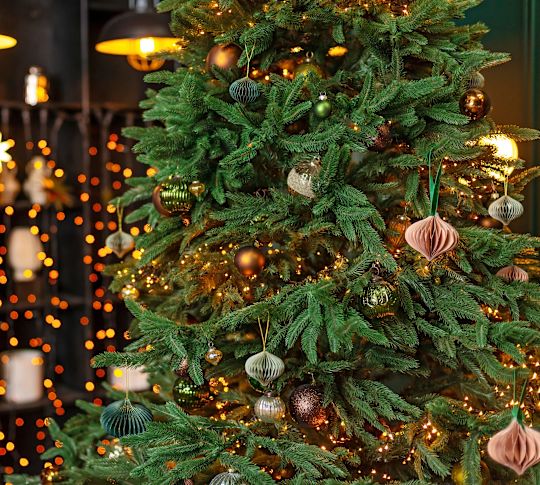 arbre de noël et lumières scintillantes