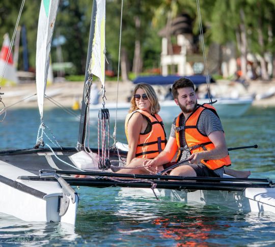 Bateau pour couples d'activités en mer