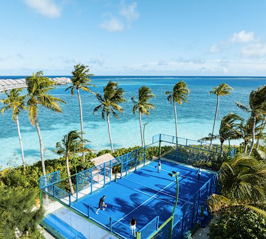 Dış Mekan Padel Court'ta Oynayan İnsanlar