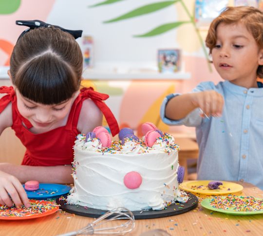 Gâteau décoratif pour enfants au club pour enfants