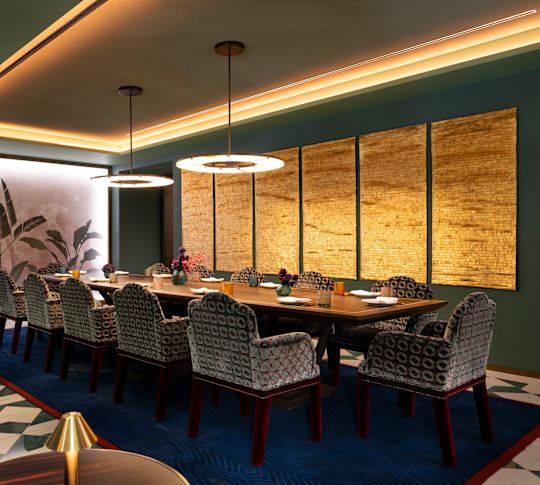 Grande table dans le coin repas privé de La Mesa