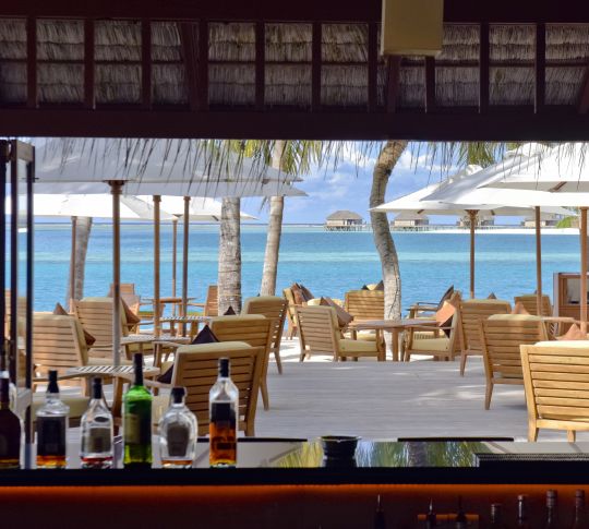 Rangali Bar looking out over the ocean