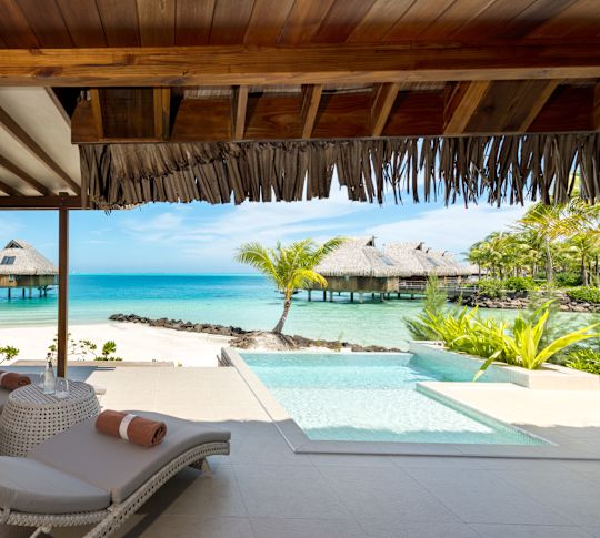 King Beach zwembad Villa dek