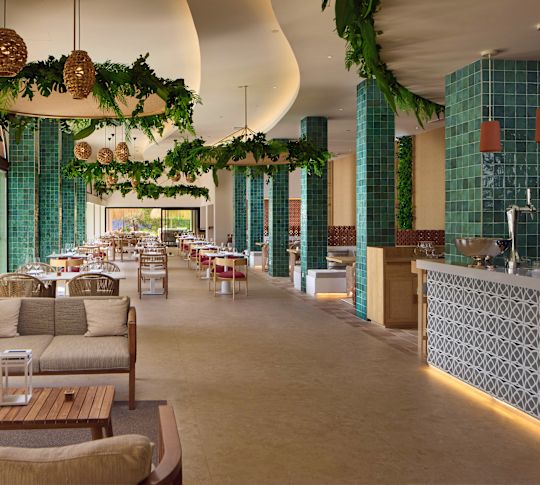 Da'mar Restaurant with tables and chairs-transition