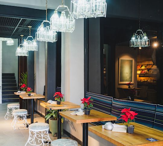 Ojo de Agua, Seating Area