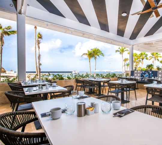 Salle à manger du restaurant Breeze