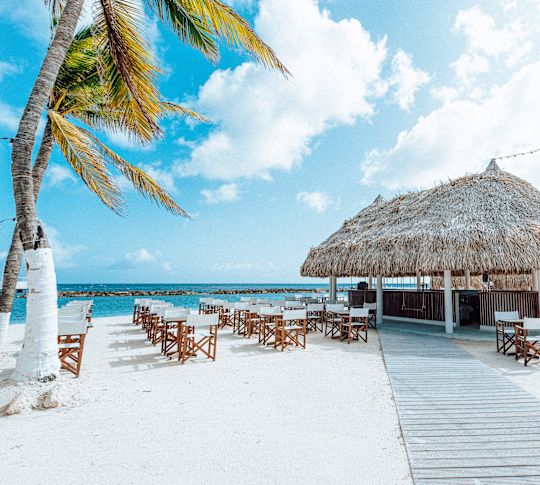Espace bar de la plage de Flamingo