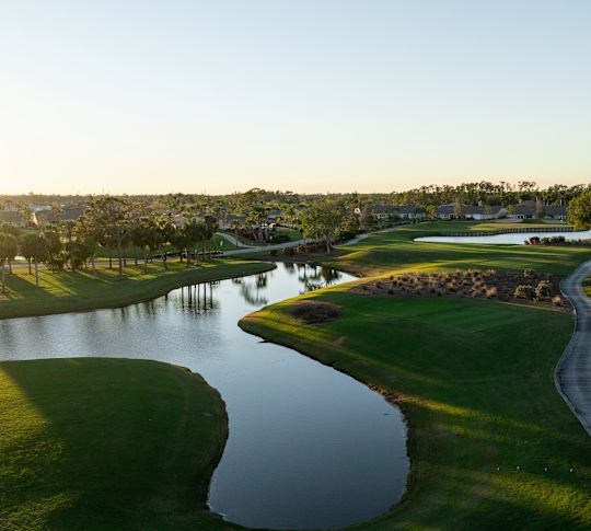 Ikhtisar Lapangan Golf Aileron dengan Fitur Air