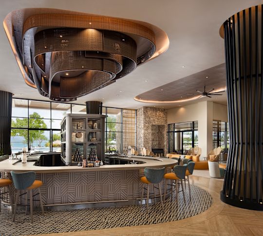 Bar "Dujo" mit großen architektonischen Beleuchtungsstrukturen