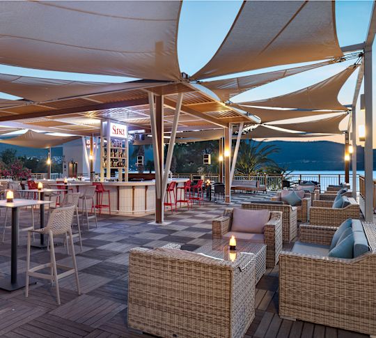 Sunset Bar Espace extérieur avec fauteuils