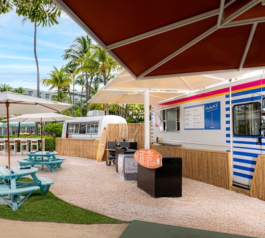 Miramar Garden'da Açık Havada Yeme İçme Alanı