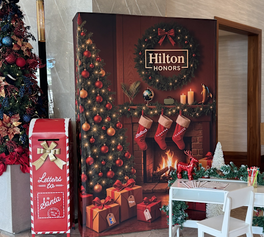 圣诞礼物、圣诞老人信箱信和其他装饰品