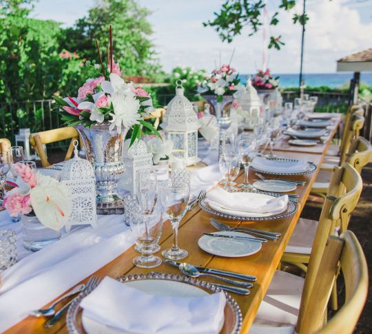 outdoor wedding reception table settings