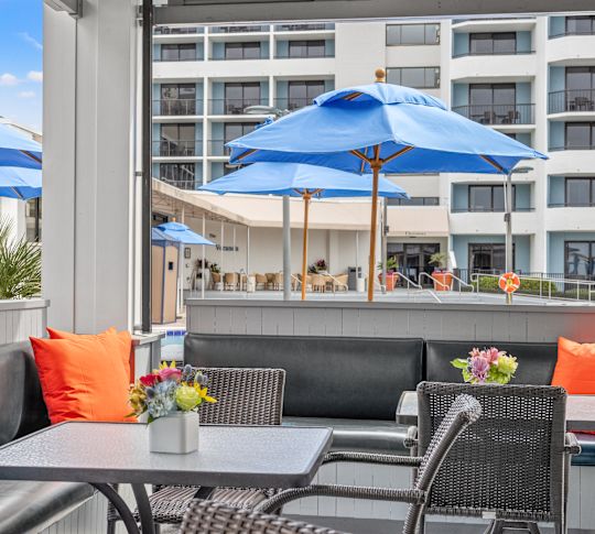 Barefoot's Beachside Bar & Grill-transition