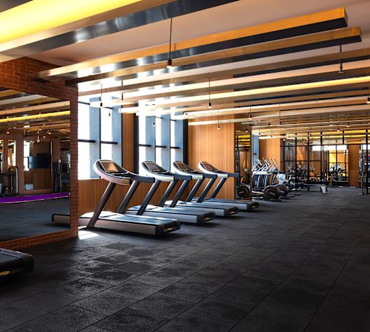 machines d'exercice dans le centre sportif