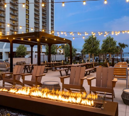 带火炉的户外露台