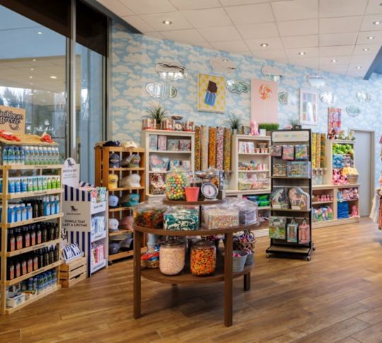 市场中的糖果和其他用品