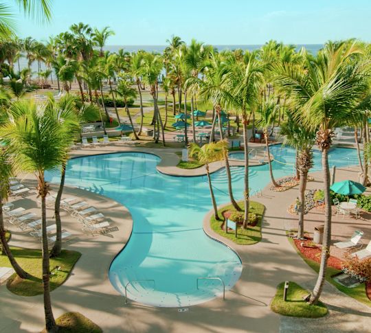 สระว่ายน้ำกลางแจ้ง