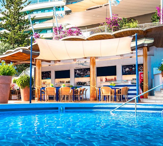Bar a bordo piscina La Pagoda