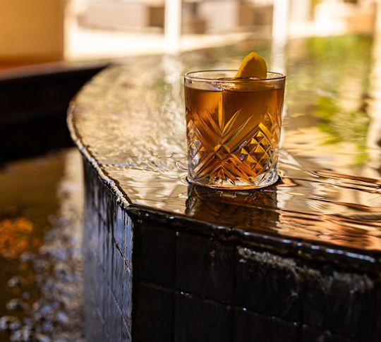 boisson au bar de la piscine