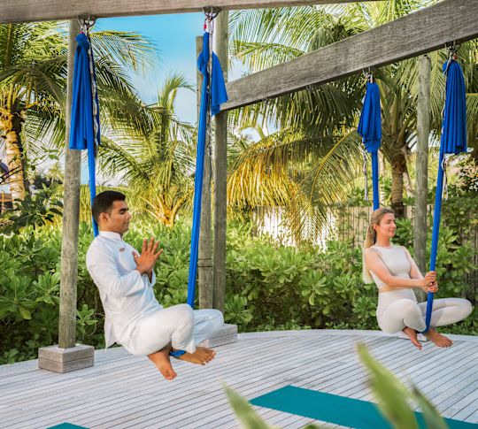 Pavillion Açık Havada Hava Yogası Yapan Çift