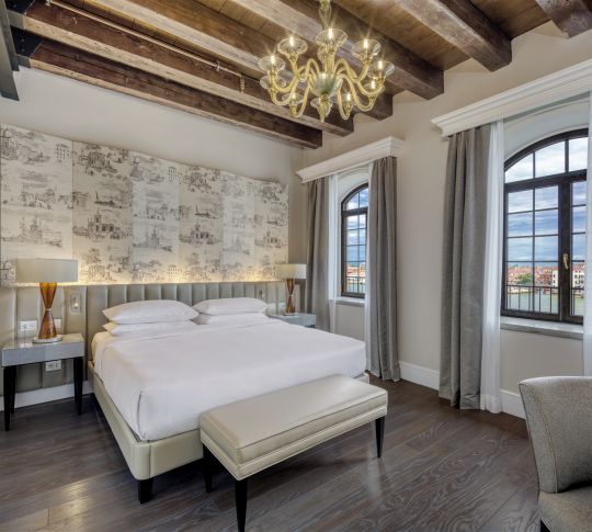 Tower Suite with Large Bed and City View-transition