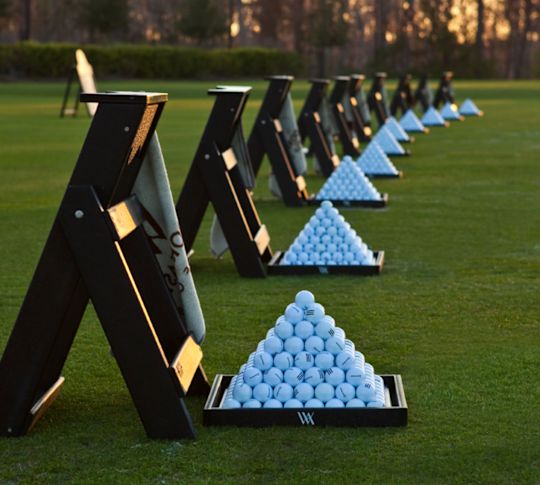 Terrain de golf, balles de golf superposées