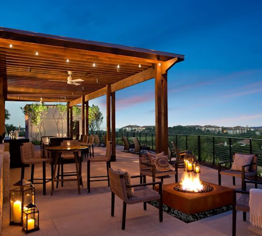Vista Grille outdoor terrace seating