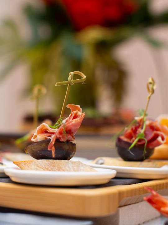 Fingerfood auf Tellern