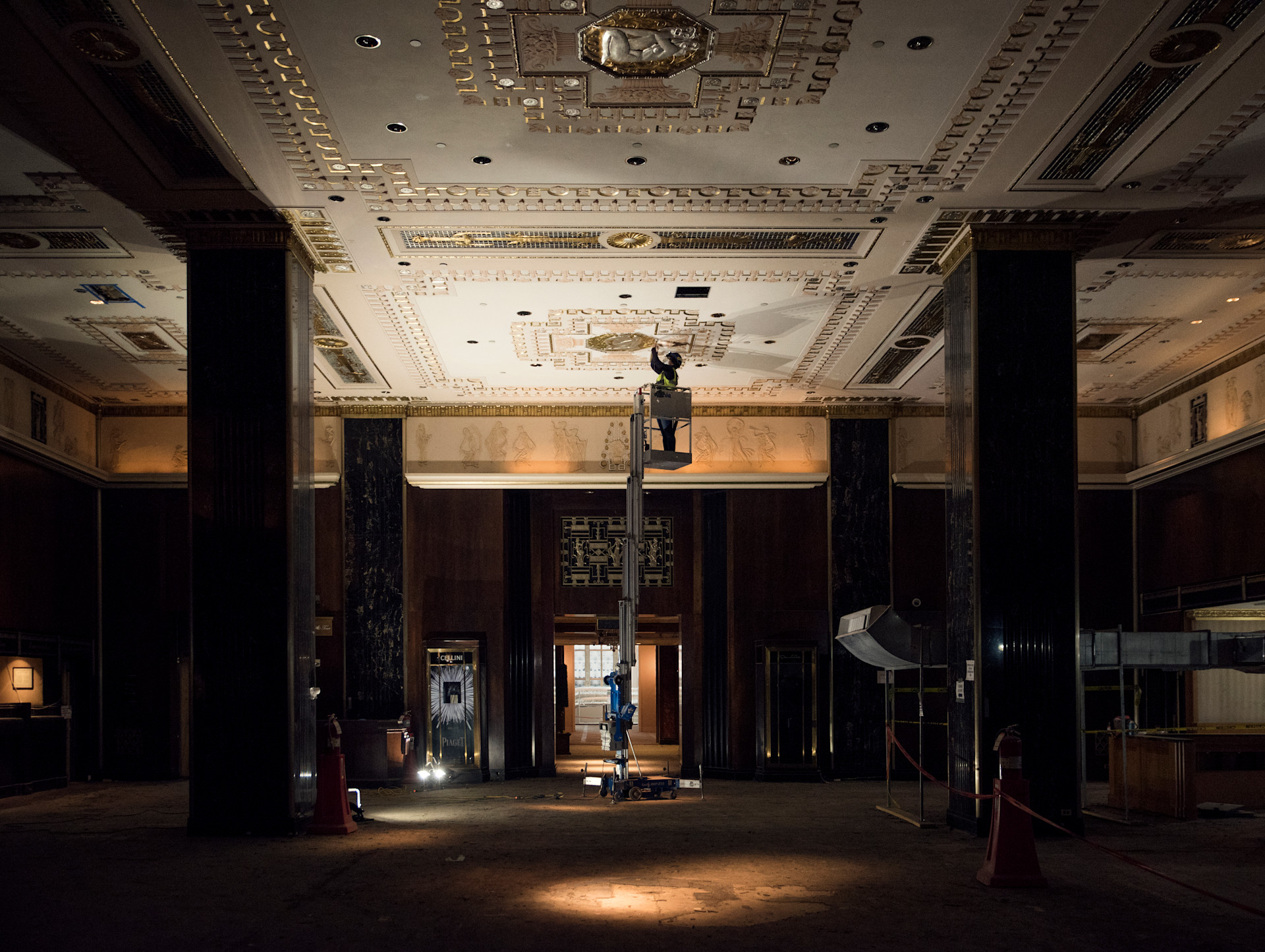 Inside the Waldorf Astoria's dazzling restoration, from cigar smoke to  snowy owls — Sarah Archer, image size:1920x1445