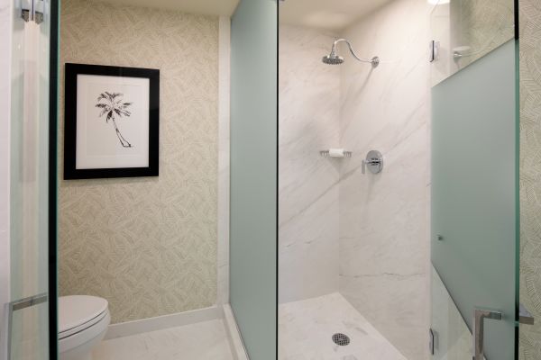 Single King Premier Guestroom Bathroom with Shower
