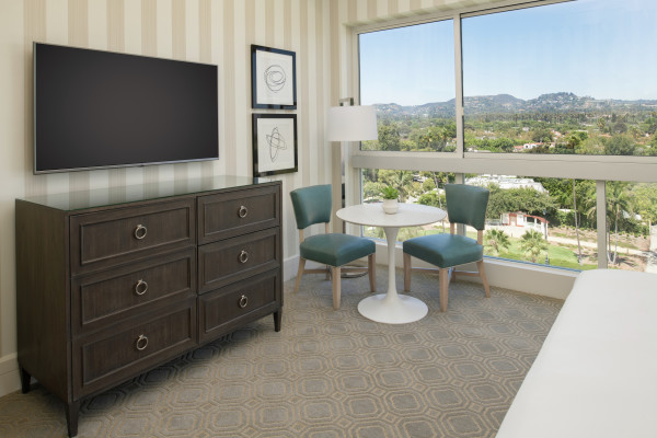 Single King Premier Guestroom Furniture
