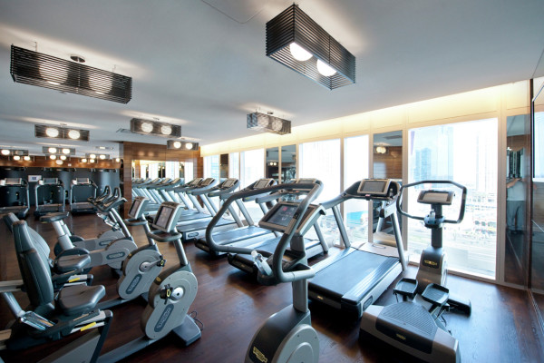 Treadmills and Exercise Bikes in Fitness Center 