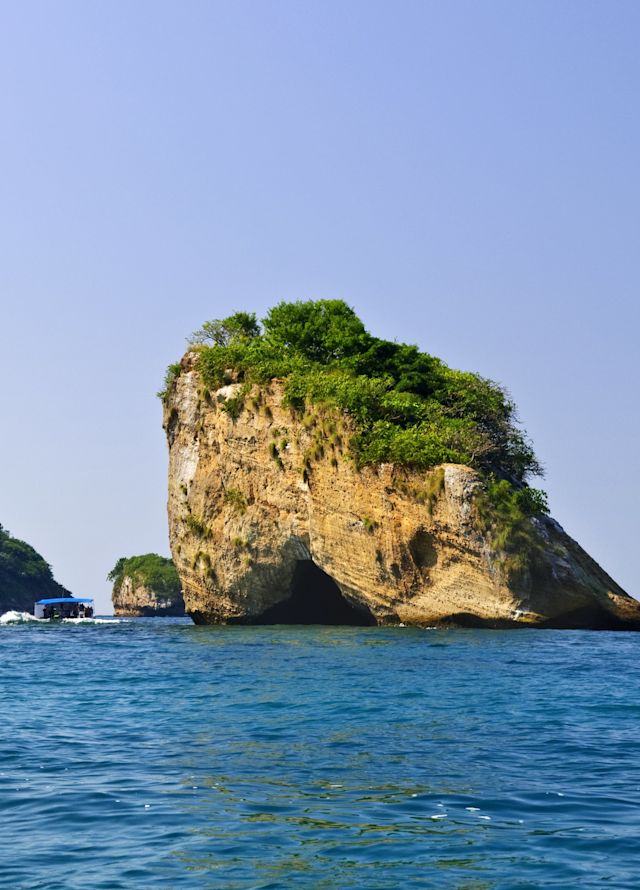 Kleine Inseln inmitten eines Gewässers