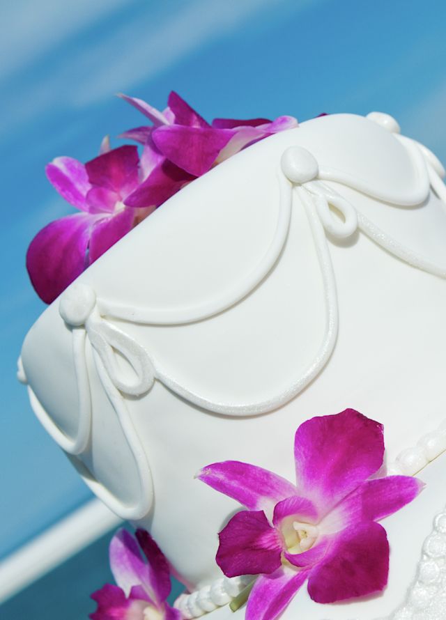 كعكة الزفاف والشمبانيا