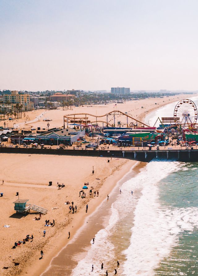 부두의 와이드 샷